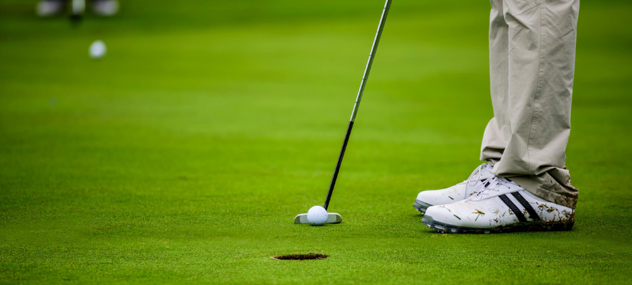 Putter court vs long : quelle différence sur le geste ?