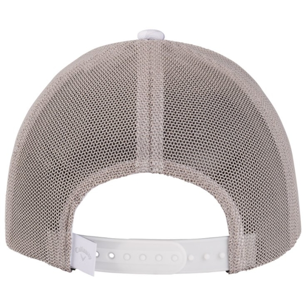 Casquette Playing Through White Tropical